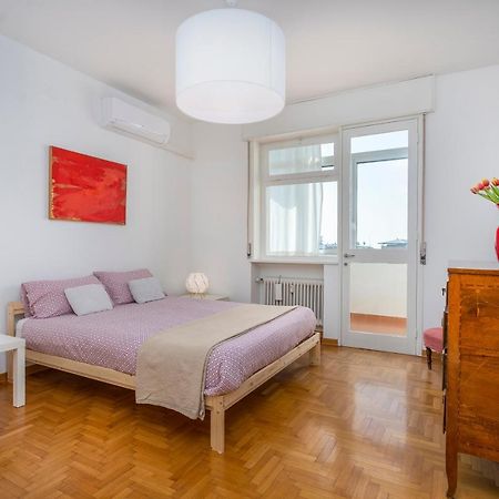 Udine Viale Venezia Huge Red Apartment Buitenkant foto
