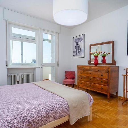 Udine Viale Venezia Huge Red Apartment Buitenkant foto