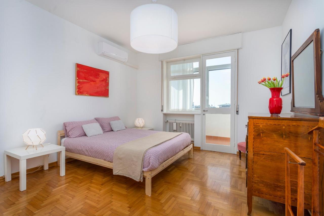 Udine Viale Venezia Huge Red Apartment Buitenkant foto